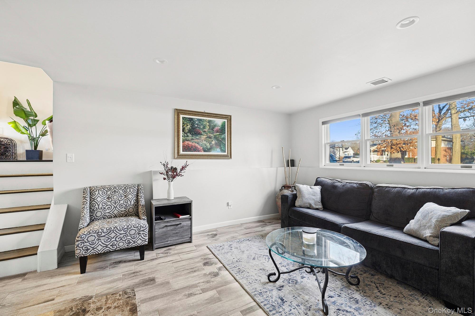 Single Family Niagara  Suffolk County, NY 11725, MLS-943719-12