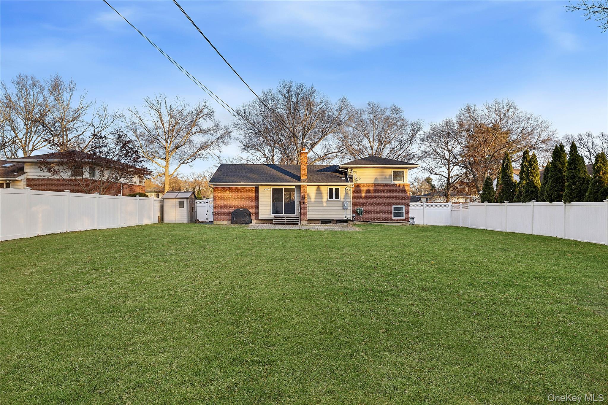 Single Family Niagara  Suffolk County, NY 11725, MLS-943719-17