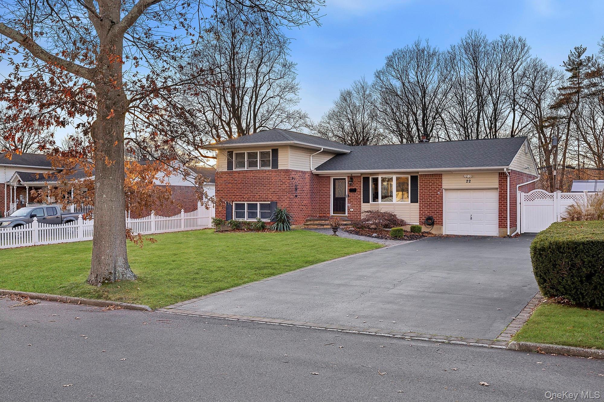 Single Family Niagara  Suffolk County, NY 11725, MLS-943719-3