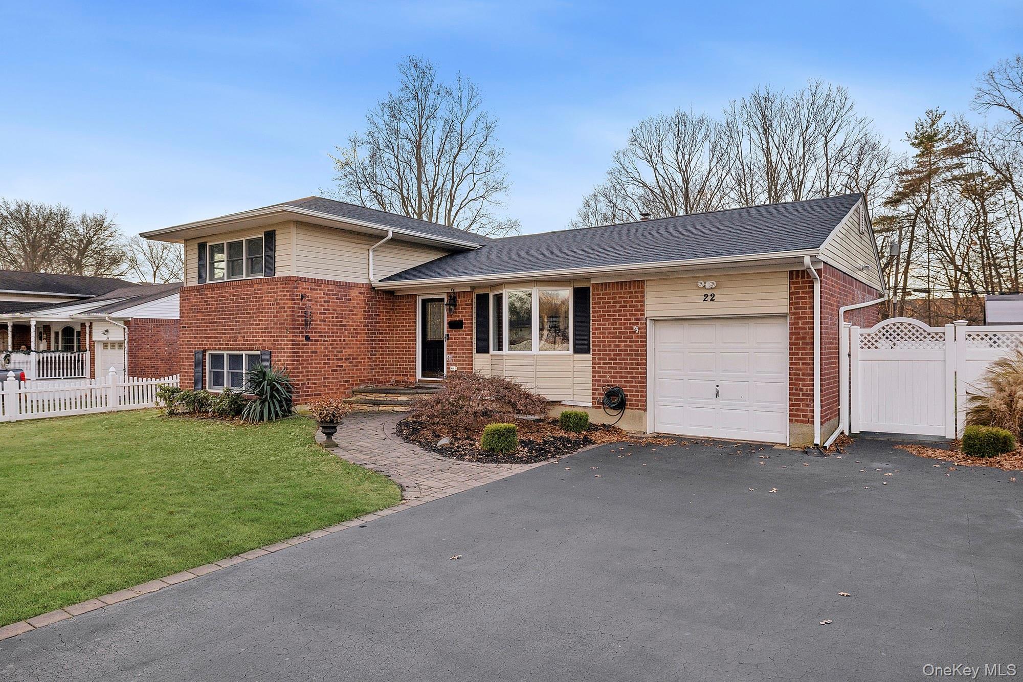 Single Family Niagara  Suffolk County, NY 11725, MLS-943719-4