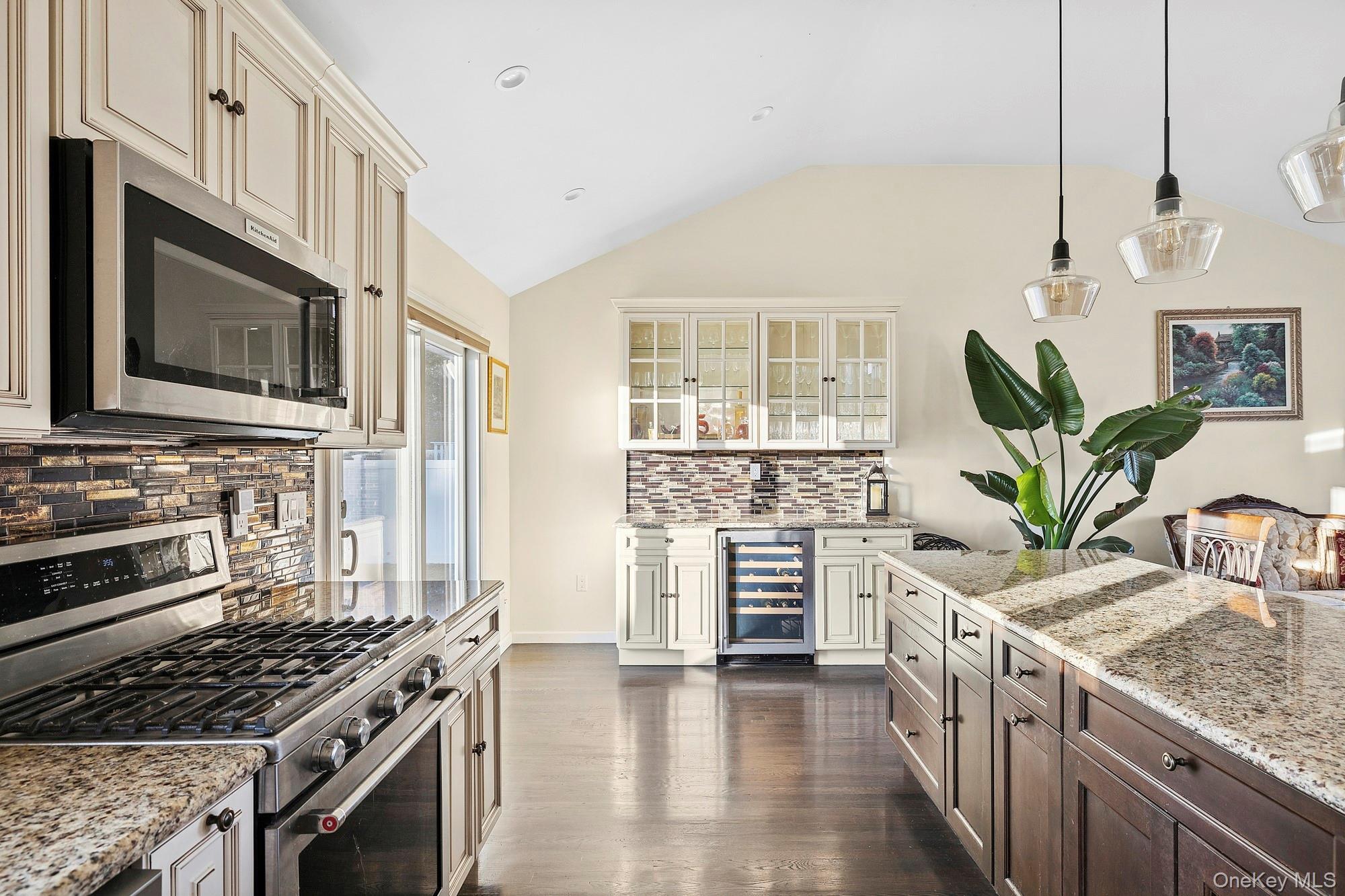 Single Family Niagara  Suffolk County, NY 11725, MLS-943719-9