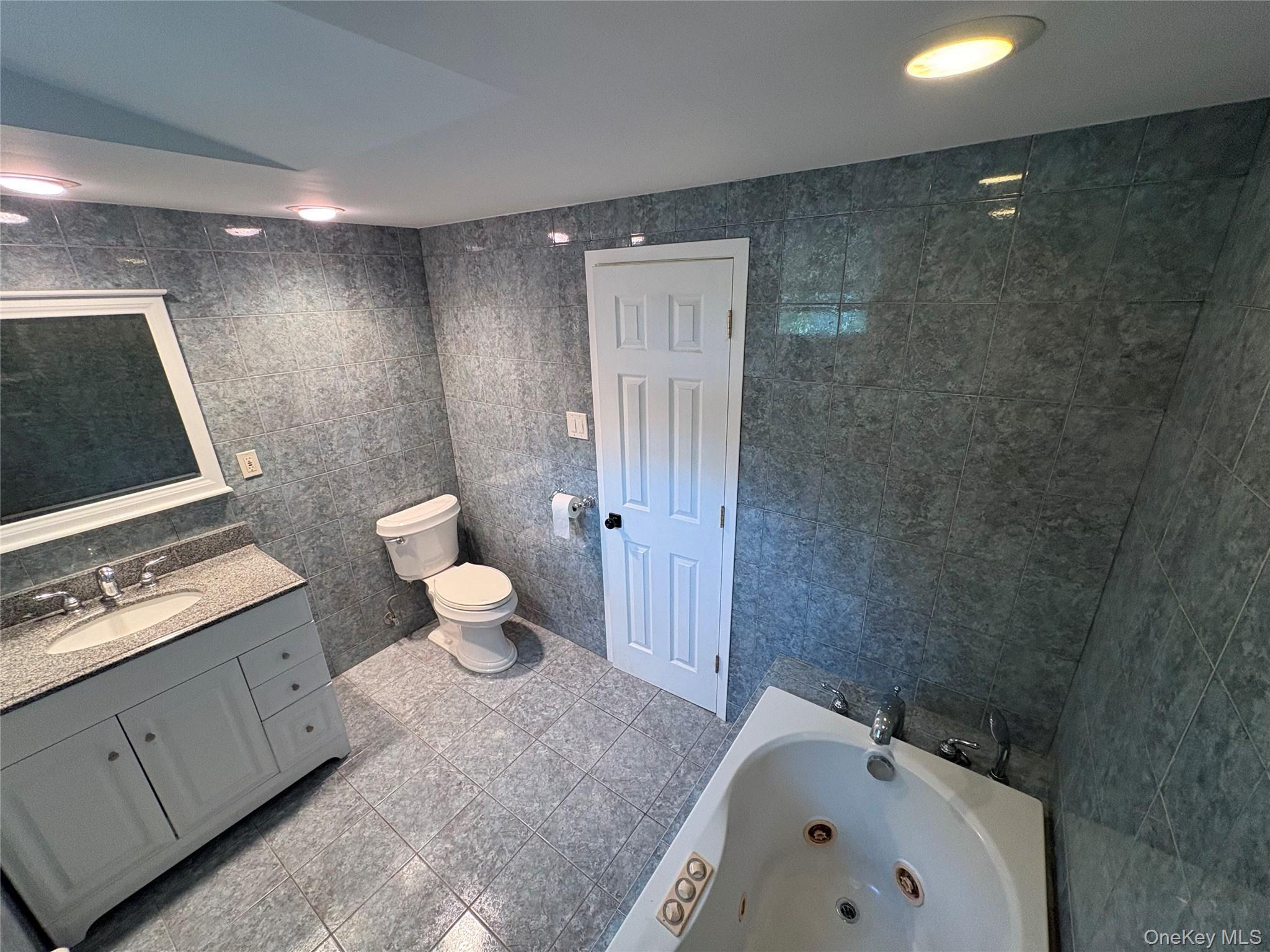 Single Family Sugarbush Suffolk County, NY 11727, MLS-943847-16