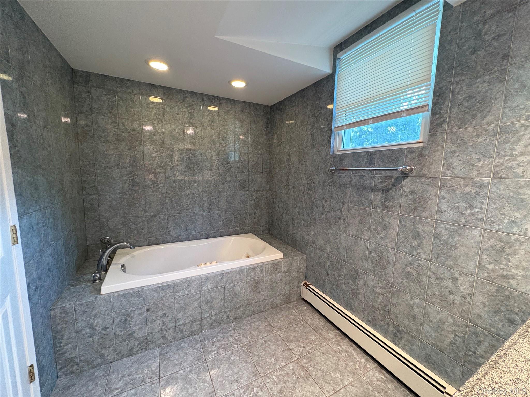 Single Family Sugarbush Suffolk County, NY 11727, MLS-943847-17