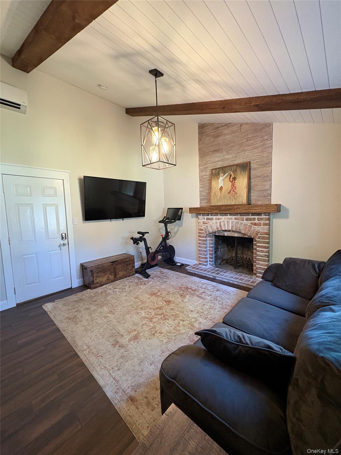 Single Family Sugarbush Suffolk County, NY 11727, MLS-943847-21