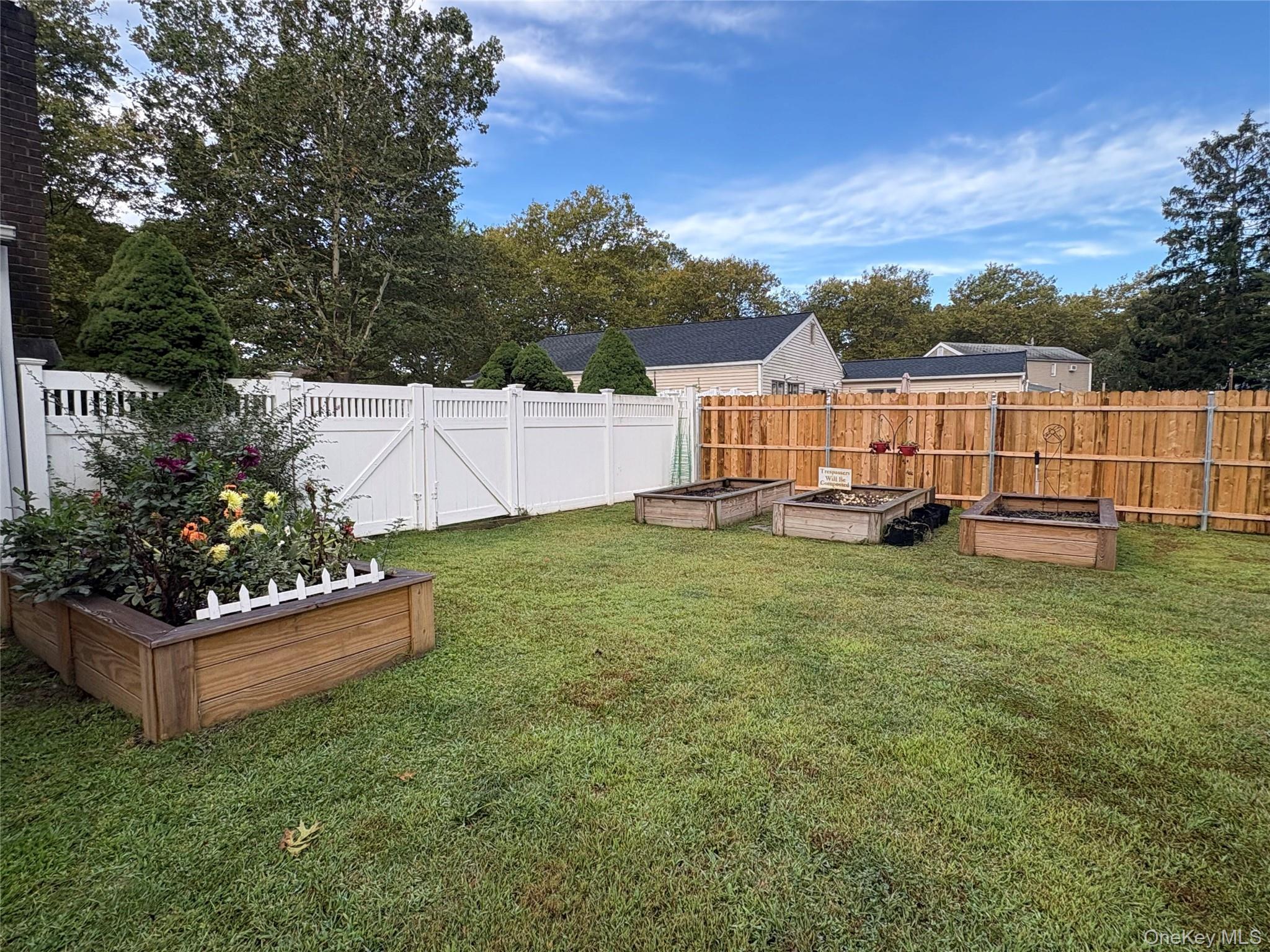 Single Family Sugarbush Suffolk County, NY 11727, MLS-943847-28