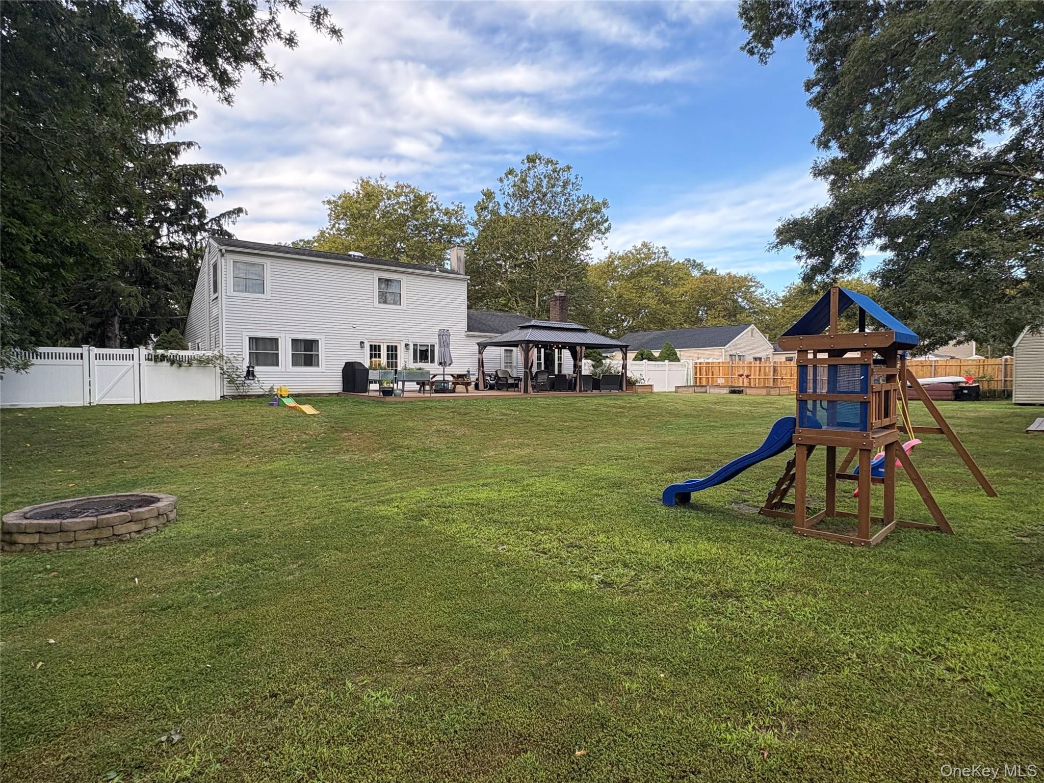 Single Family Sugarbush  Suffolk County, NY 11727, MLS-943847-30