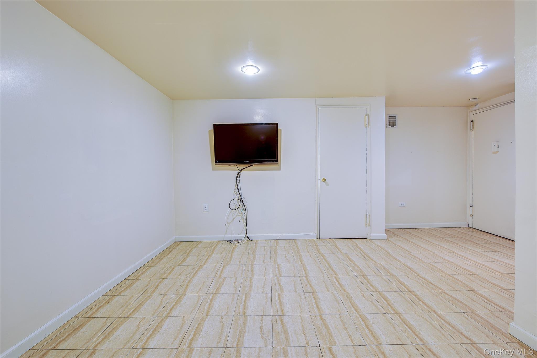 Apartment Burns  Queens, NY 11375, MLS-943877-17