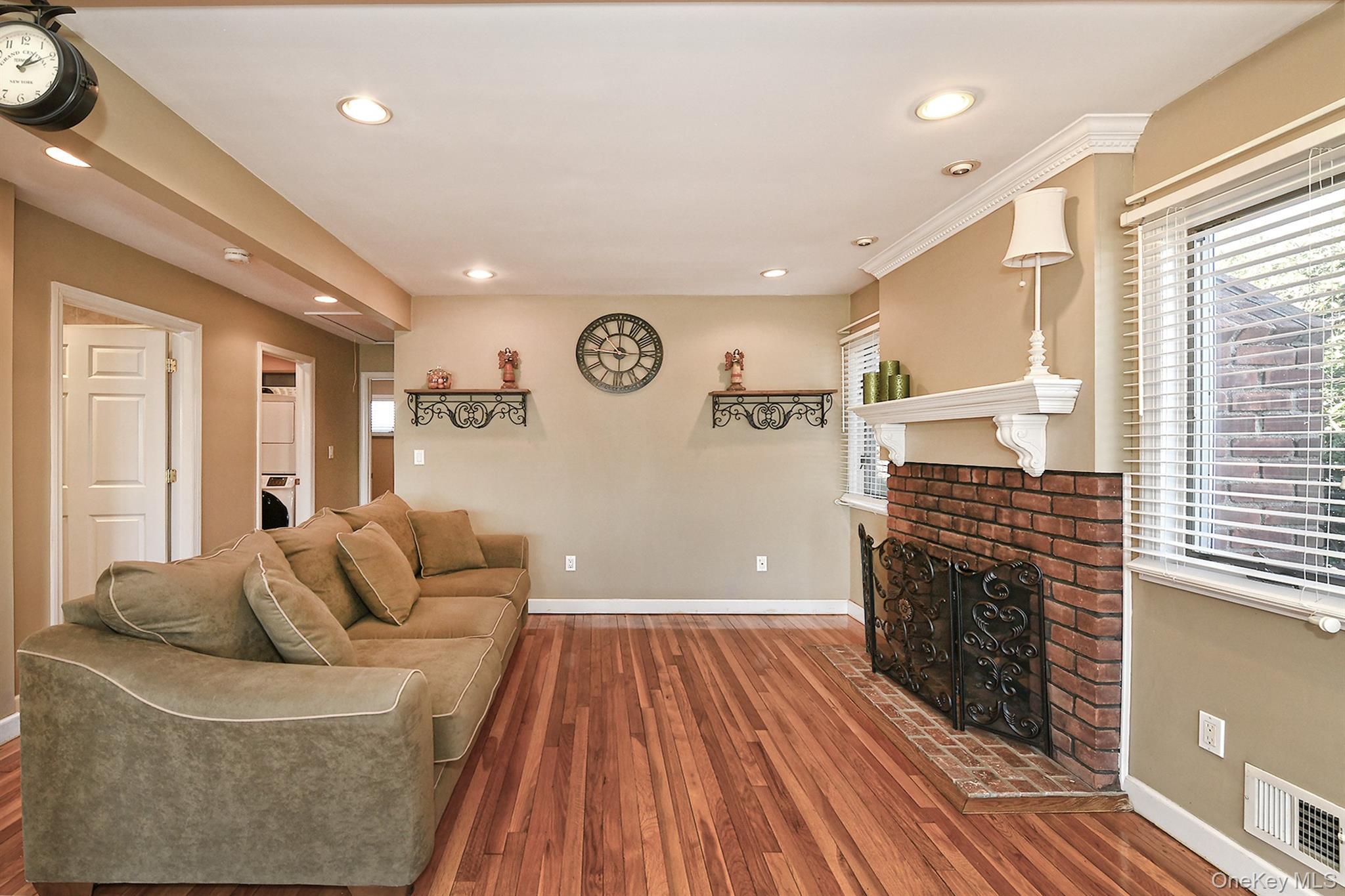 Single Family Miller Nassau County, NY 11801, MLS-943918-10