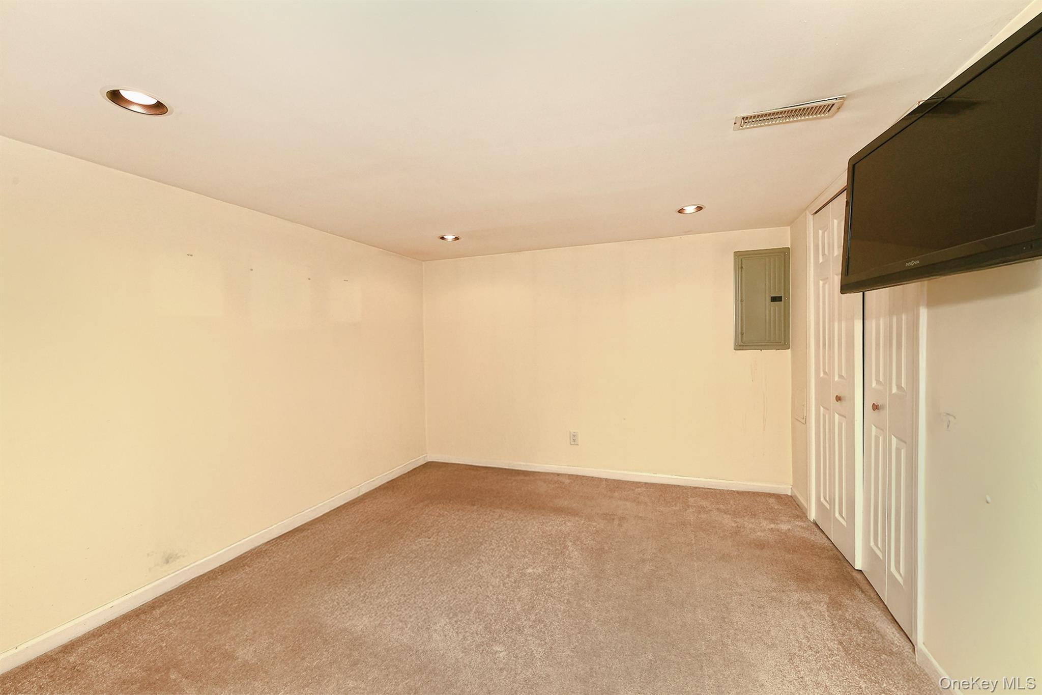 Single Family Miller Nassau County, NY 11801, MLS-943918-21