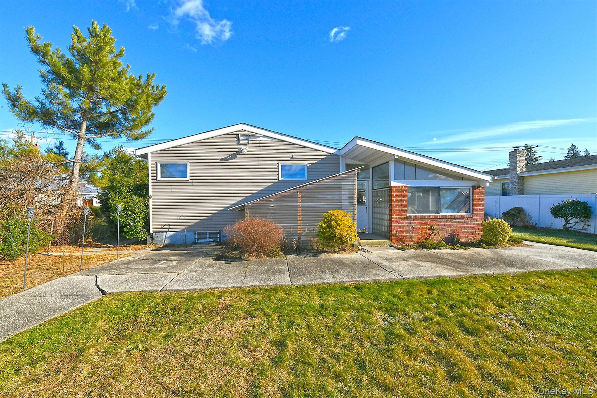 Single Family Miller  Nassau County, NY 11801, MLS-943918-29