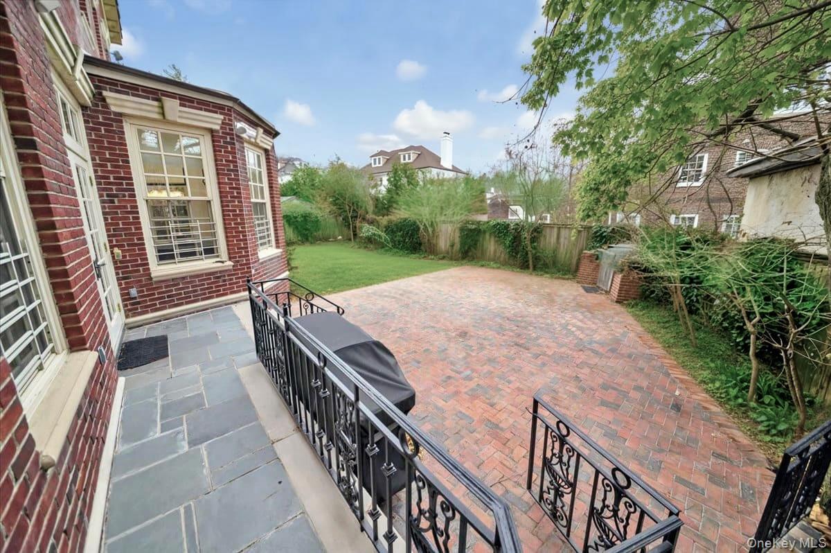 Single Family Westmoreland  Queens, NY 11363, MLS-943929-29