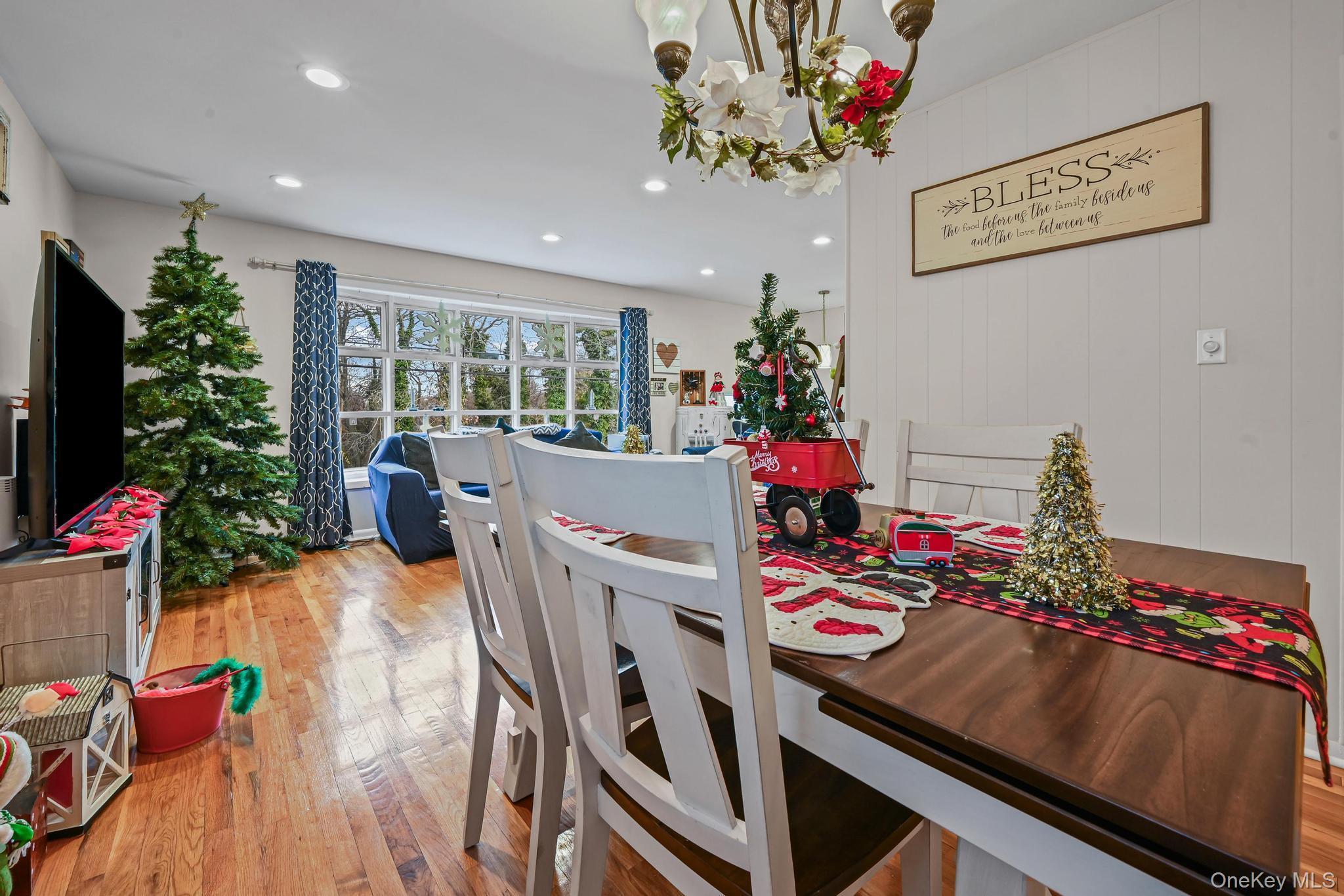 Single Family Crestwood Nassau County, NY 11735, MLS-943959-10