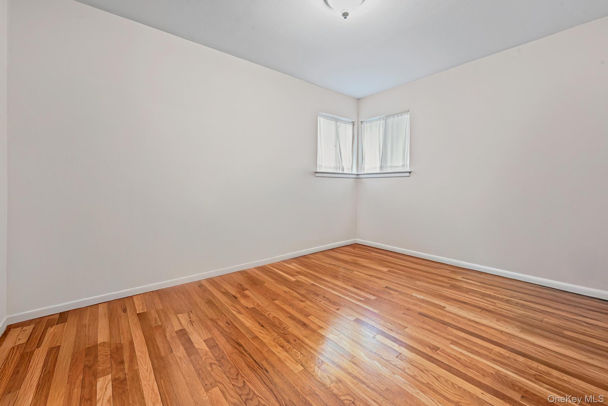 Single Family Crestwood Nassau County, NY 11735, MLS-943959-15