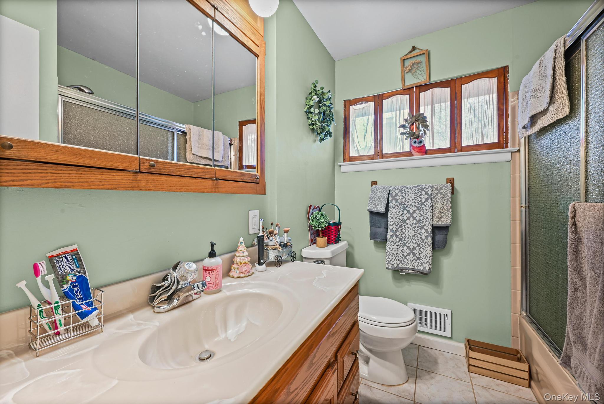 Single Family Crestwood Nassau County, NY 11735, MLS-943959-16