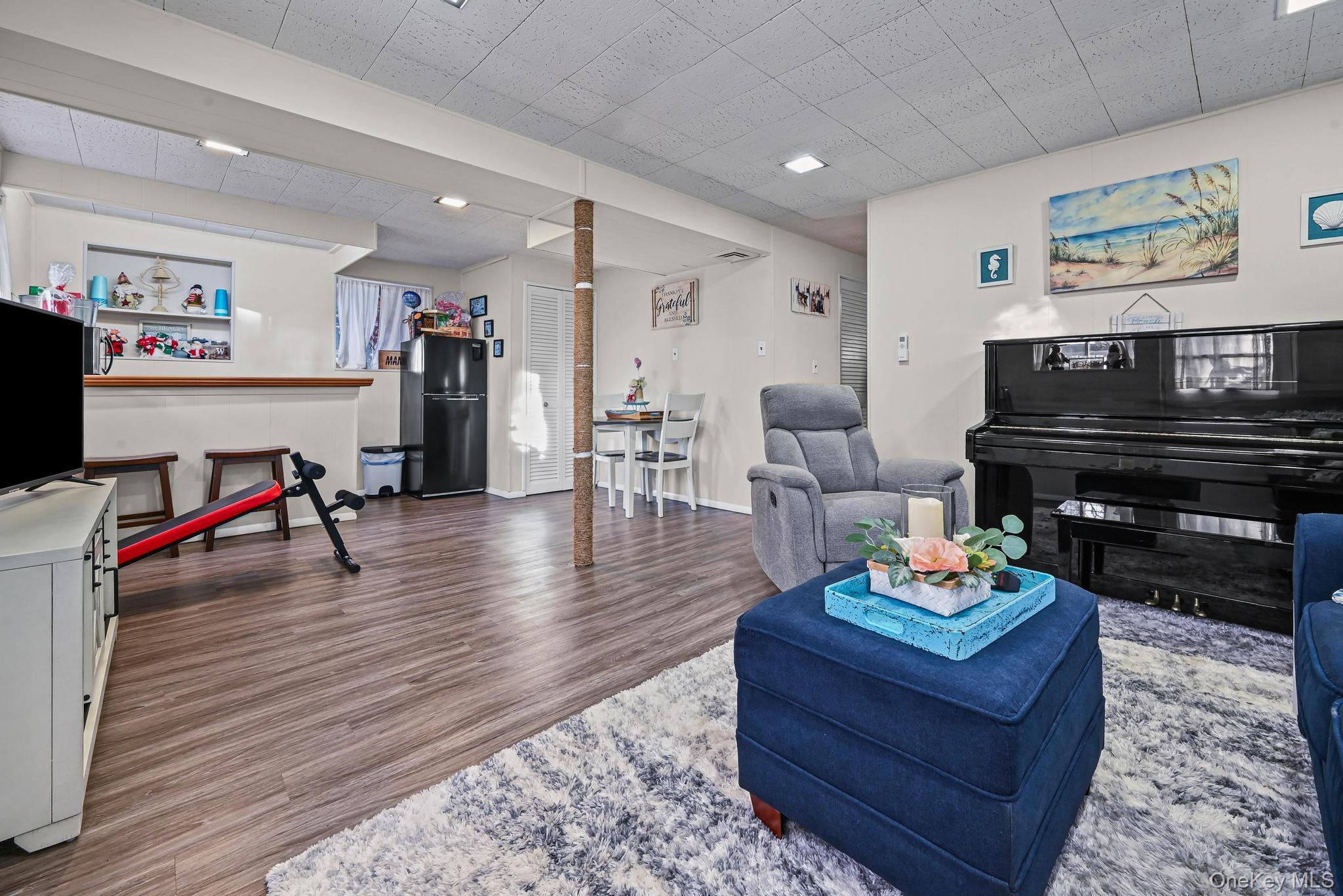 Single Family Crestwood Nassau County, NY 11735, MLS-943959-20