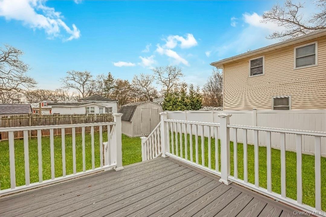 Single Family 5th Suffolk County, NY 11779, MLS-944051-9