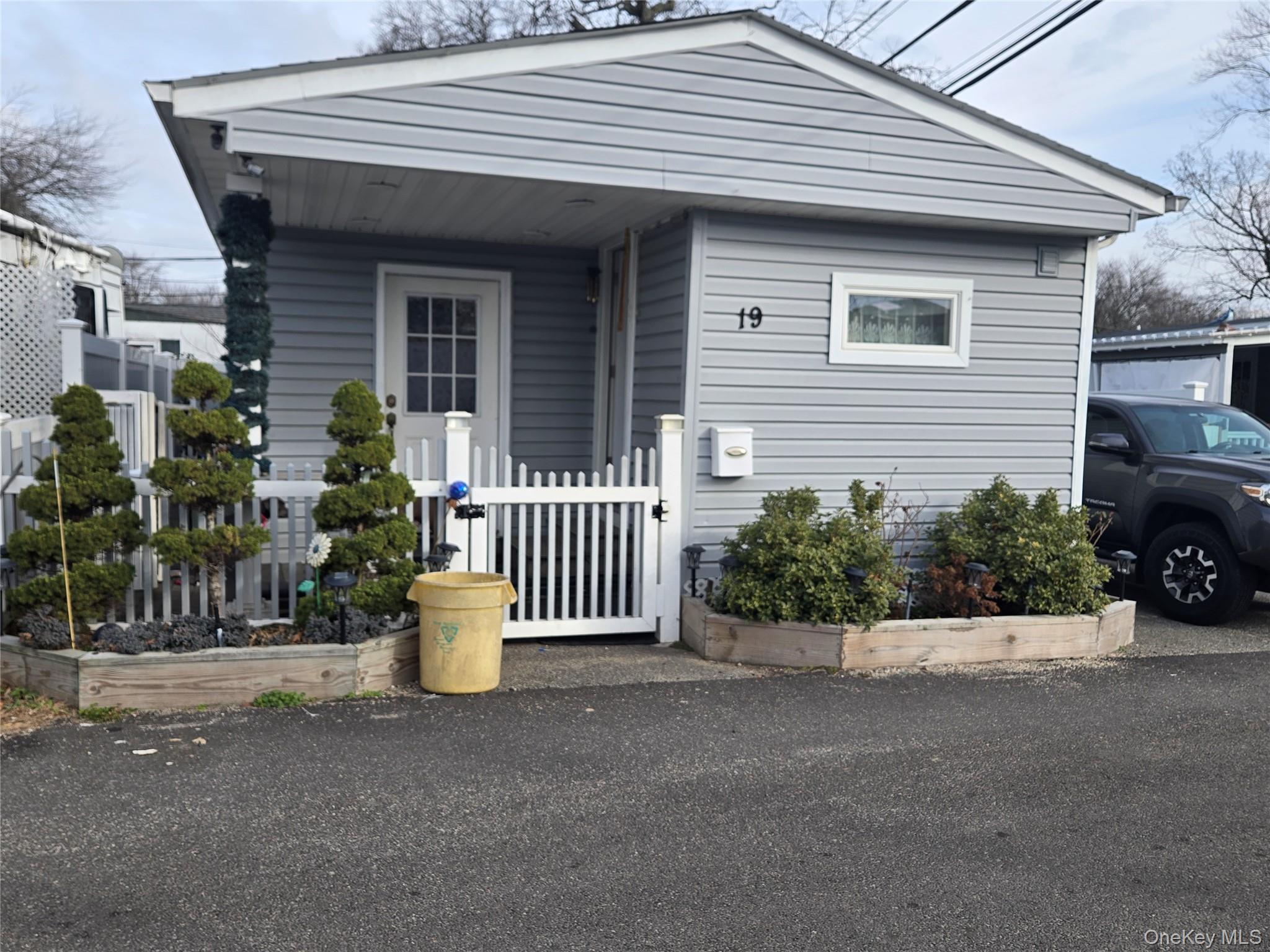 Single Family Mobile  Suffolk County, NY 11706, MLS-944167-2