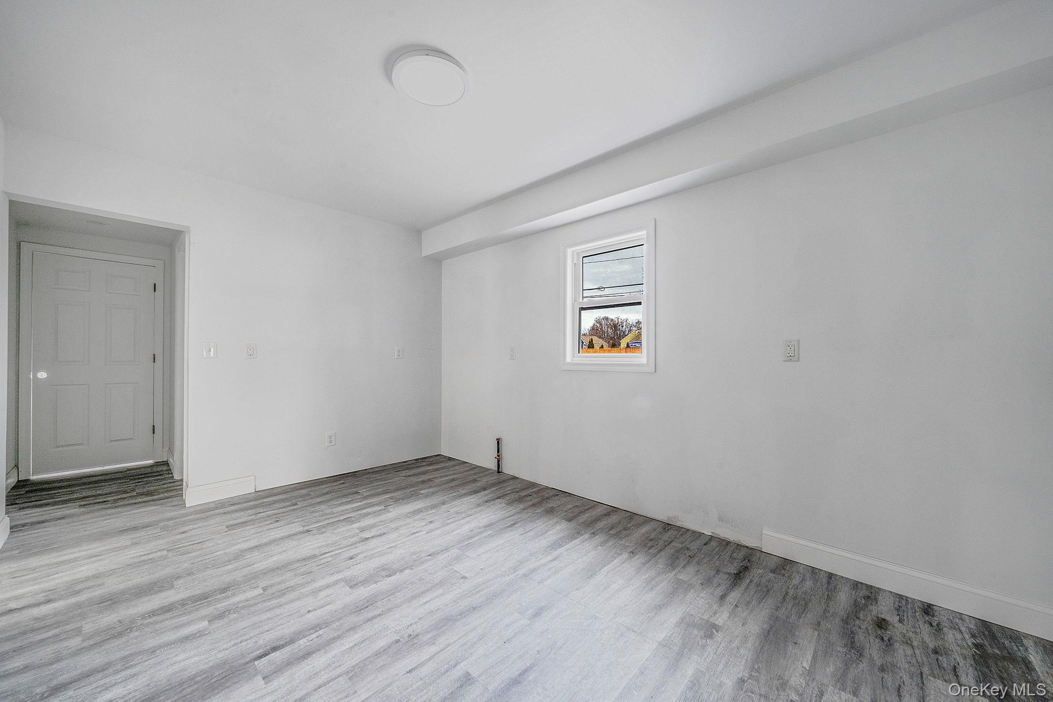 Single Family Redington Suffolk County, NY 11706, MLS-944212-14