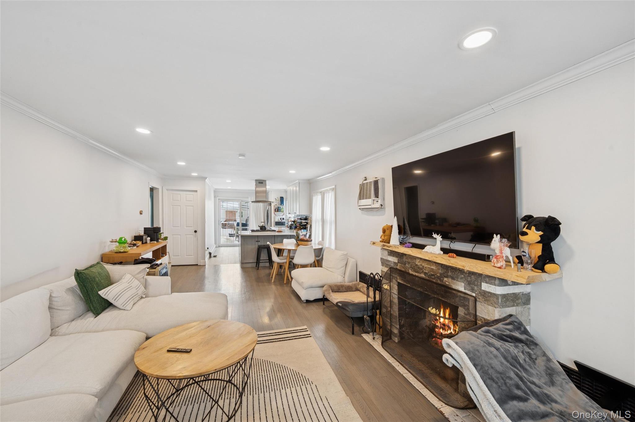 Single Family Traymore Nassau County, NY 11558, MLS-944214-6