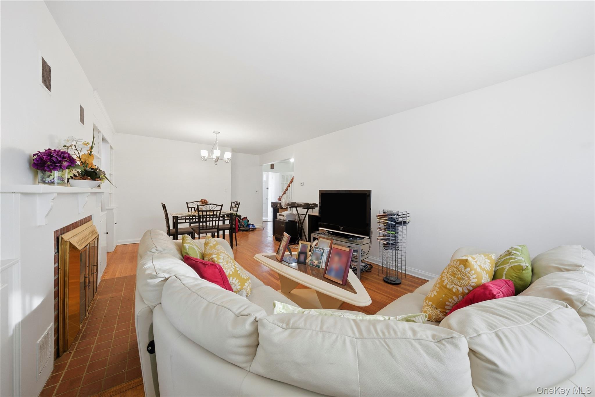 Single Family Monticello Bronx, NY 10466, MLS-944244-21