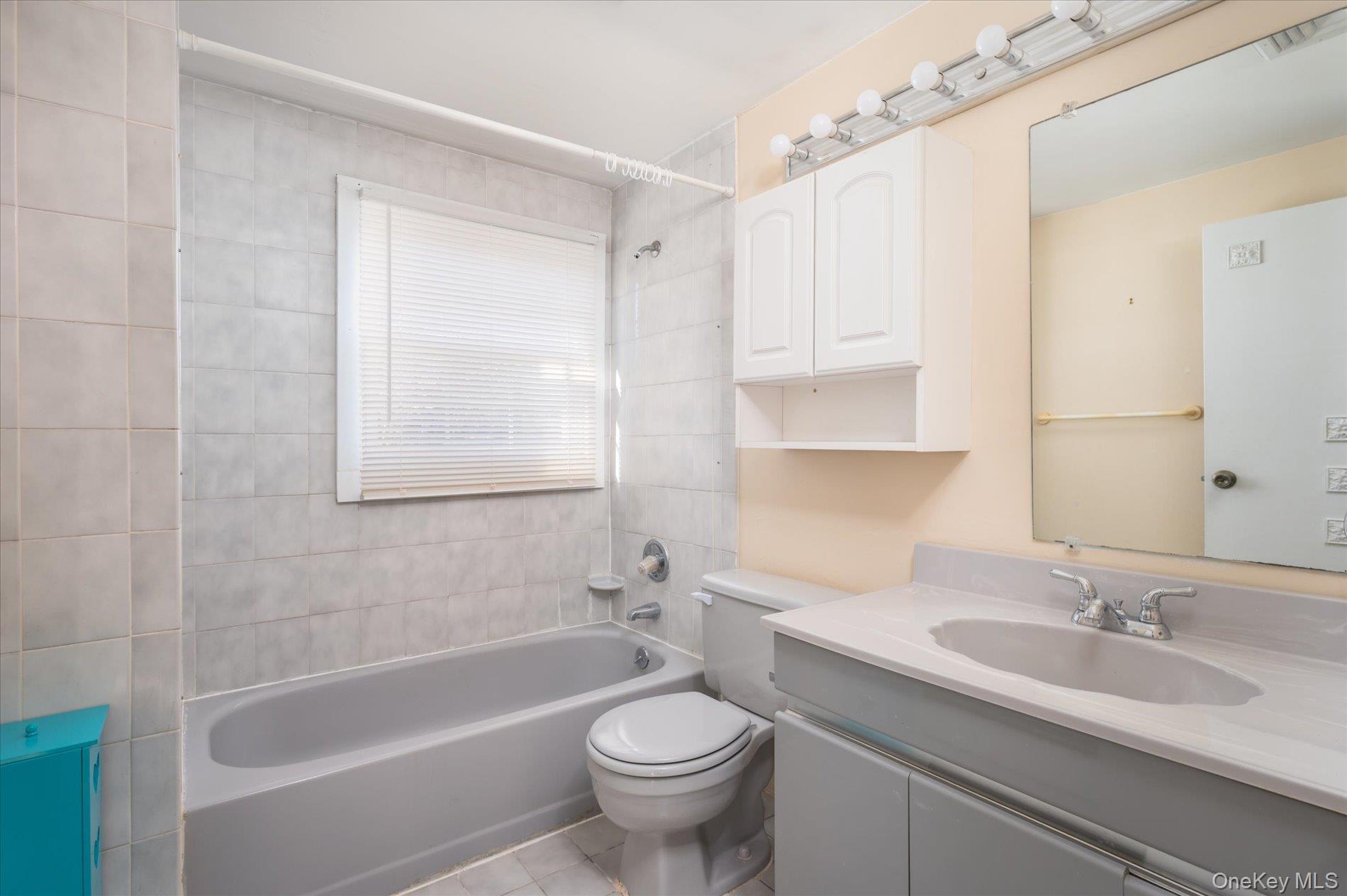 Single Family Wedgewood Suffolk County, NY 11727, MLS-944335-19