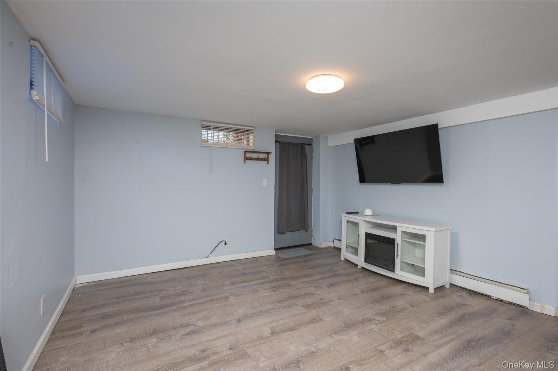 Single Family Wedgewood Suffolk County, NY 11727, MLS-944335-27