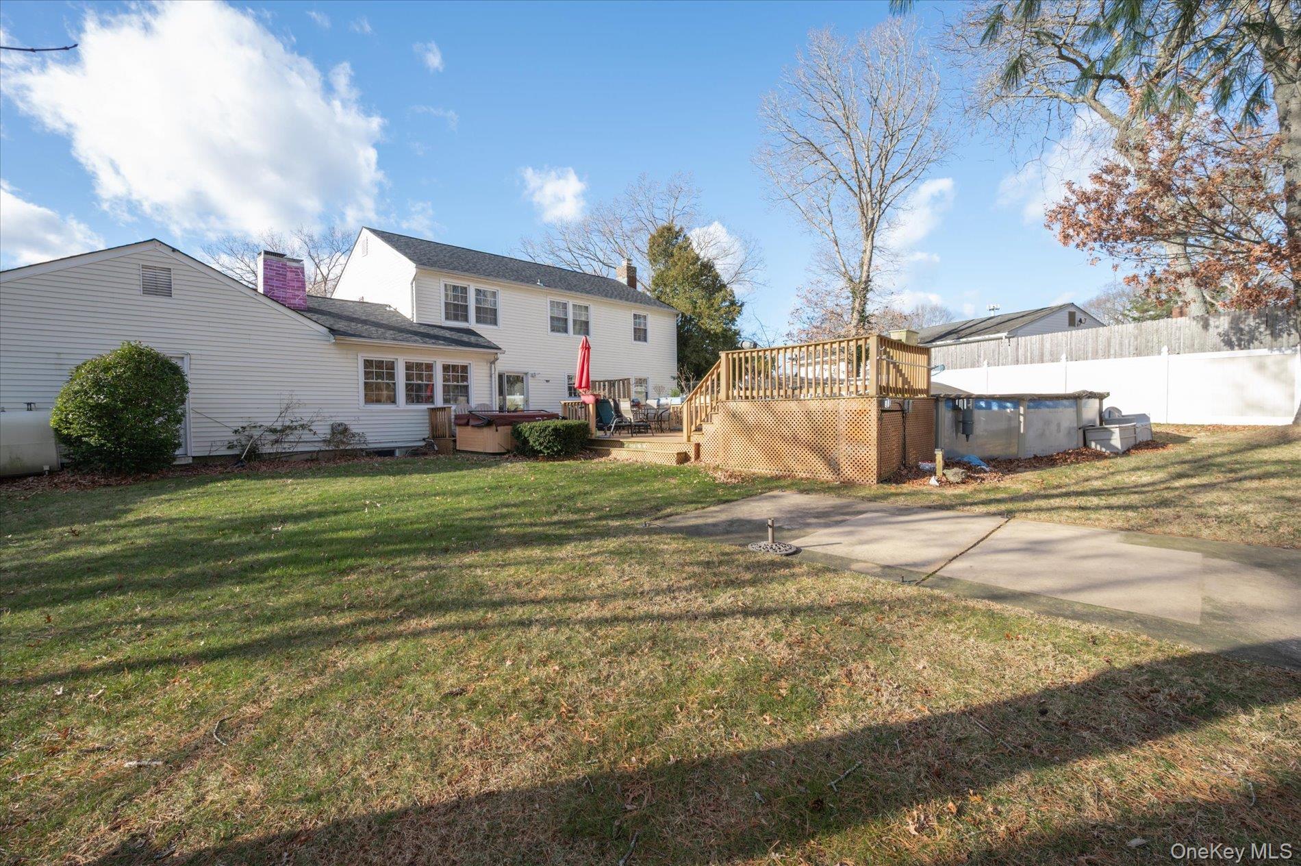 Single Family Wedgewood Suffolk County, NY 11727, MLS-944335-32