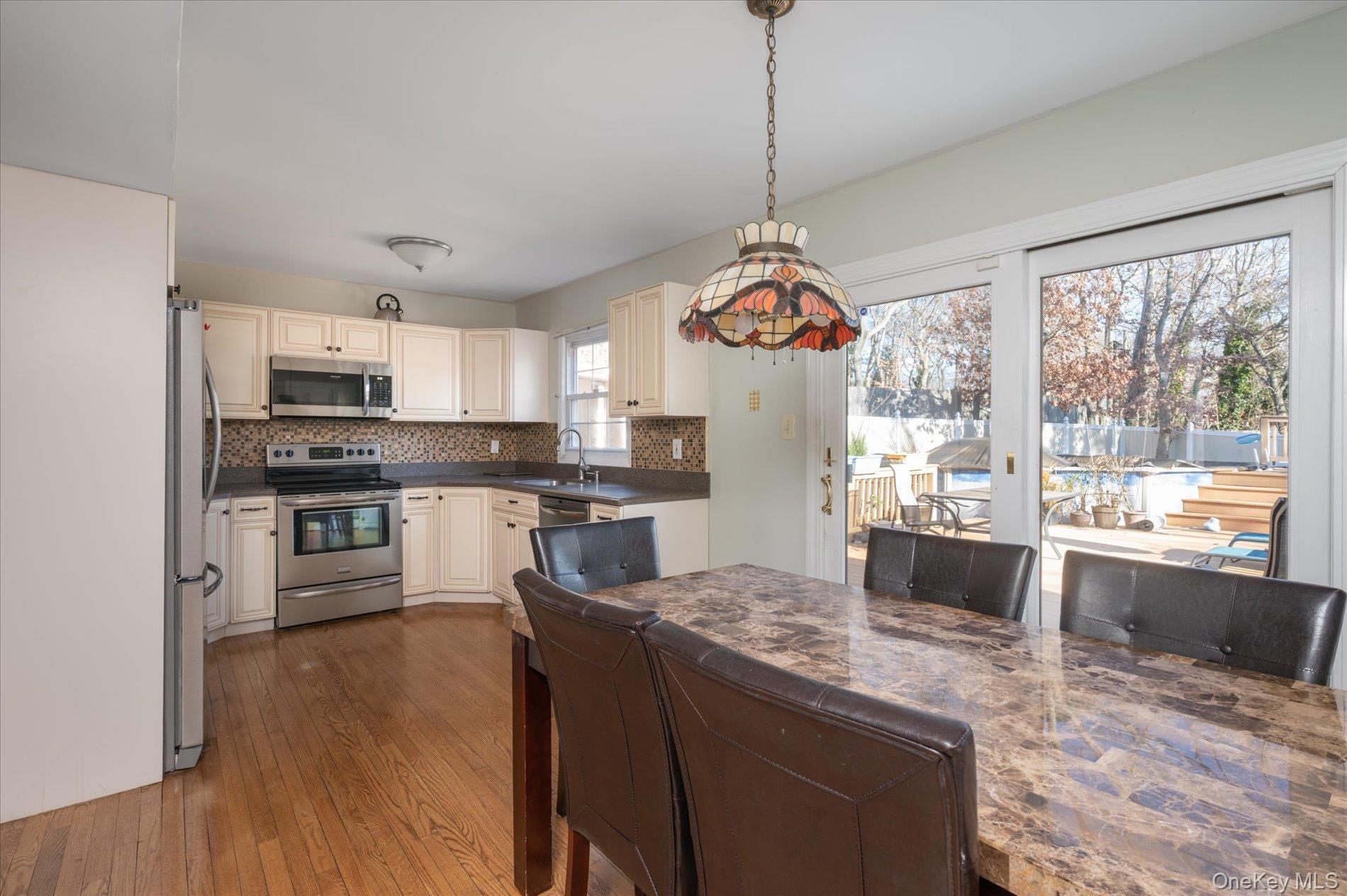 Single Family Wedgewood Suffolk County, NY 11727, MLS-944335-6