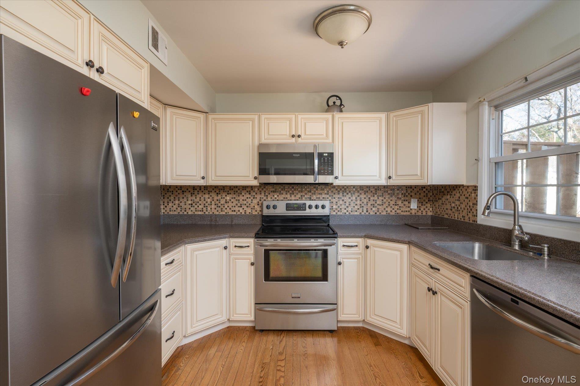 Single Family Wedgewood Suffolk County, NY 11727, MLS-944335-8