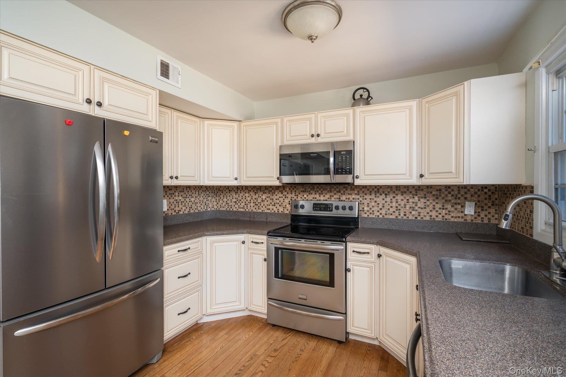 Single Family Wedgewood Suffolk County, NY 11727, MLS-944335-9