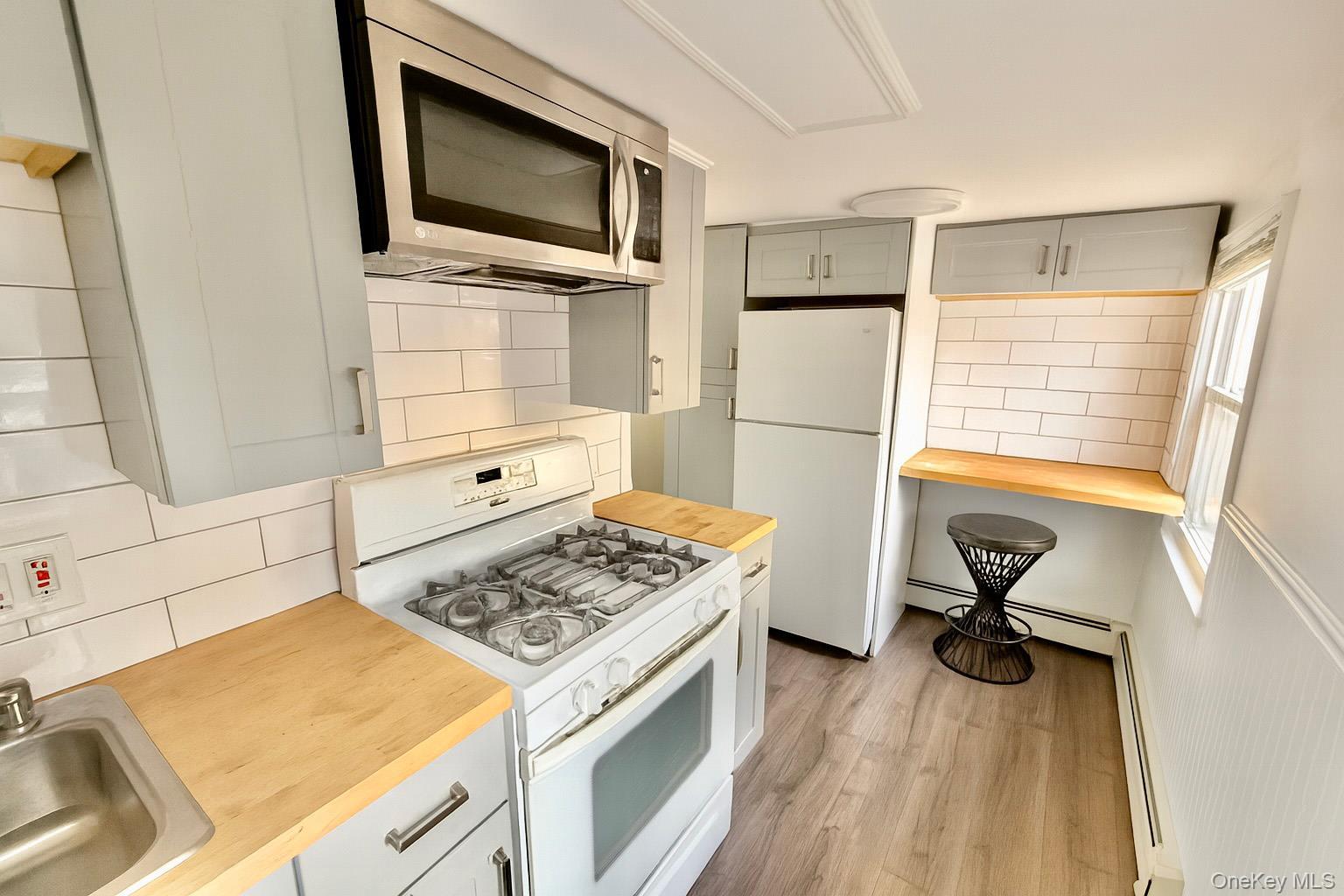 Single Family Hamilton Nassau County, NY 11758, MLS-944386-11