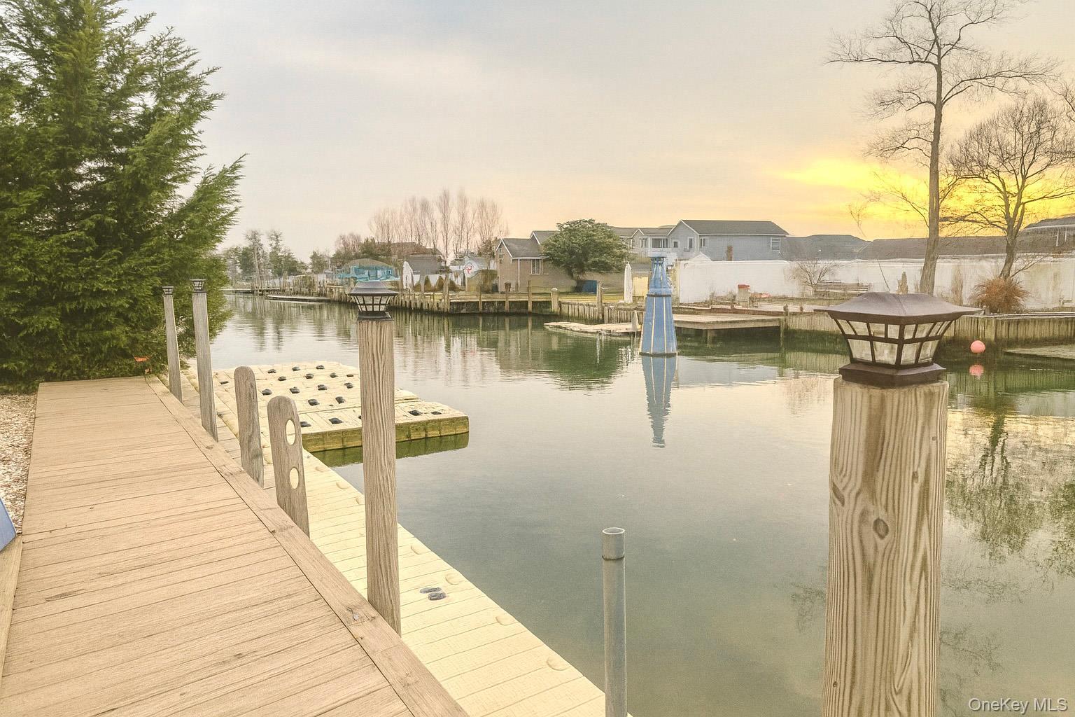 Single Family Hamilton Nassau County, NY 11758, MLS-944386-24