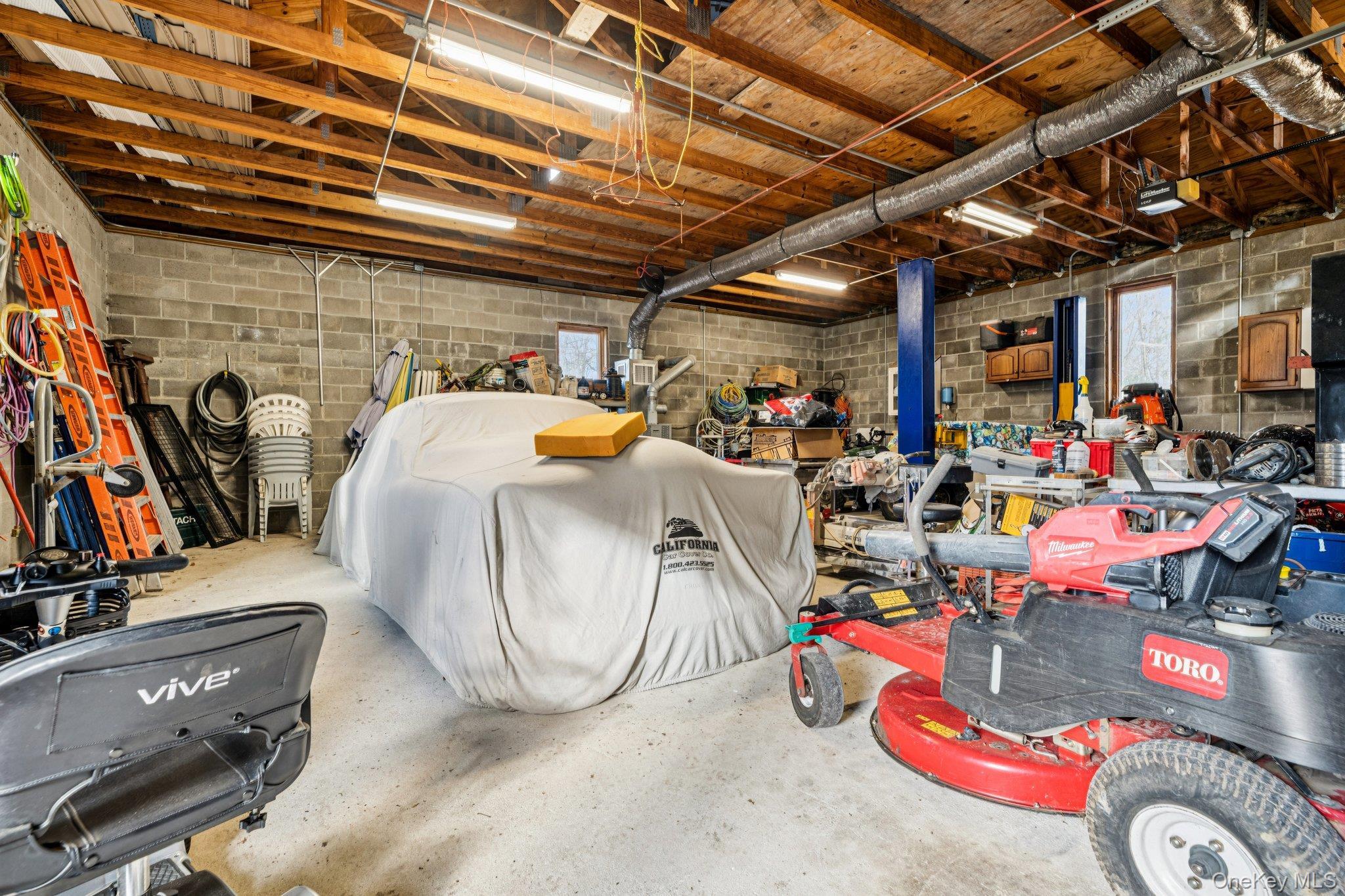 Single Family Auborn  Suffolk County, NY 11967, MLS-944395-25