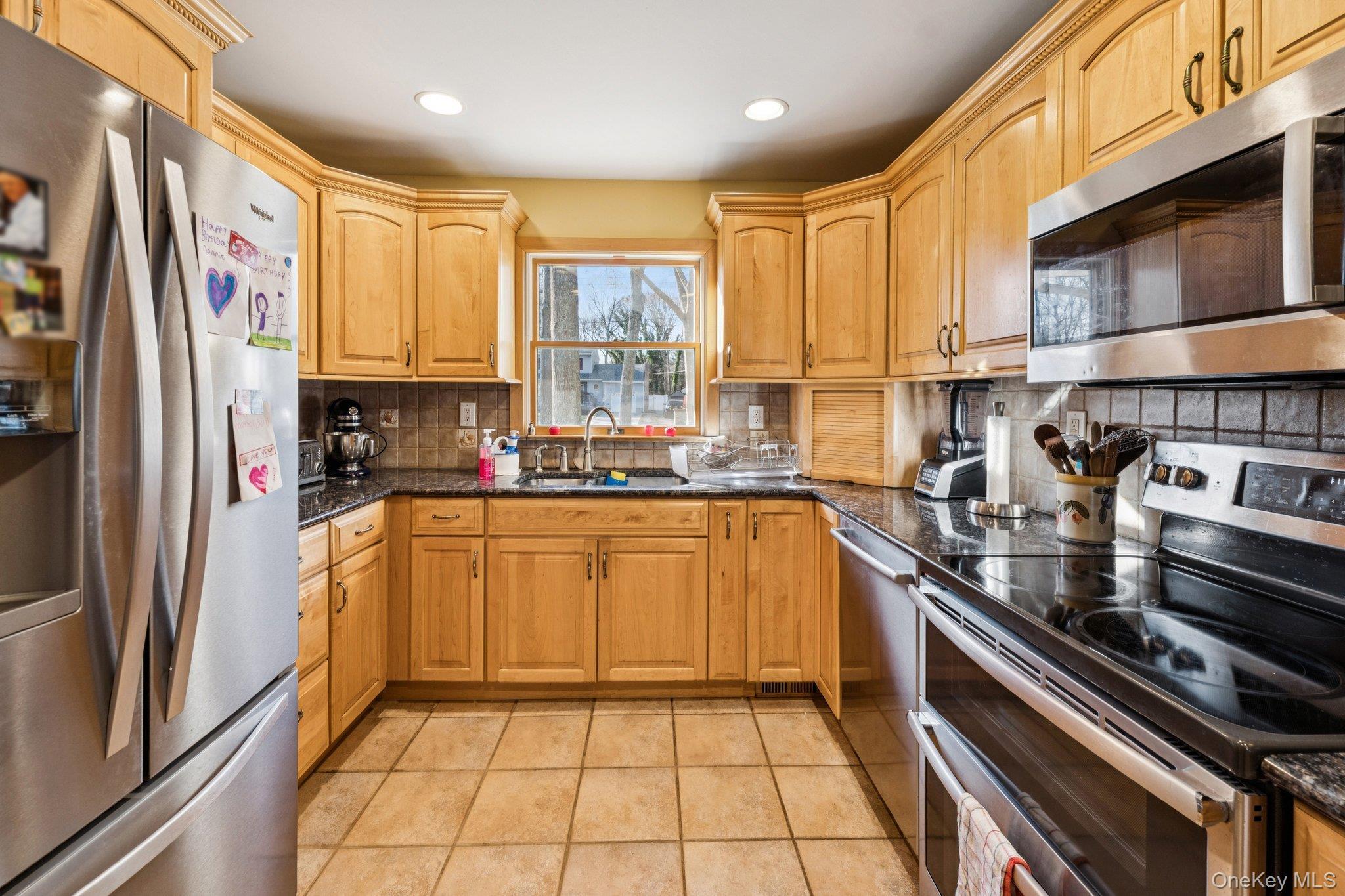 Single Family Auborn  Suffolk County, NY 11967, MLS-944395-27