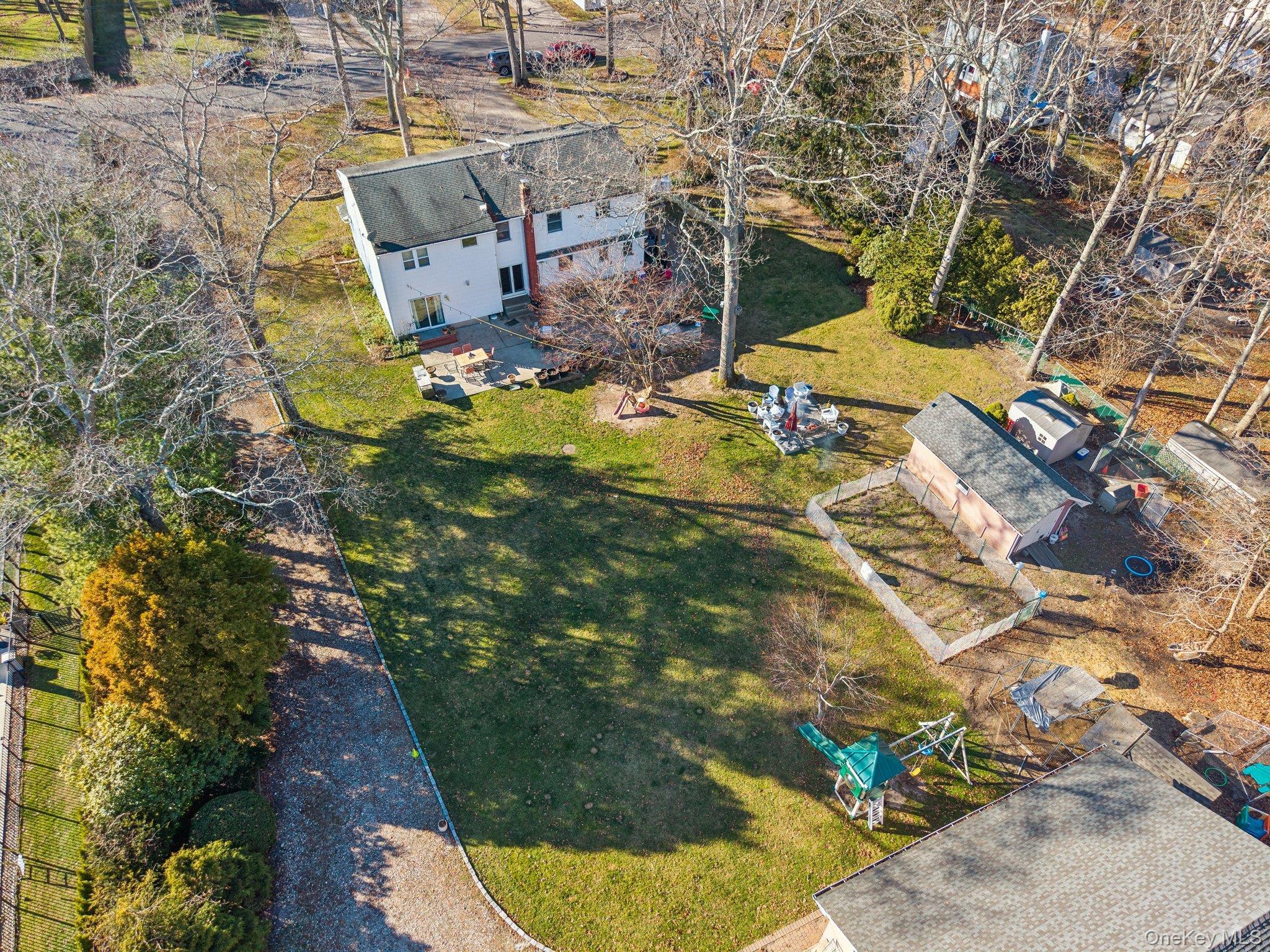 Single Family Auborn  Suffolk County, NY 11967, MLS-944395-38