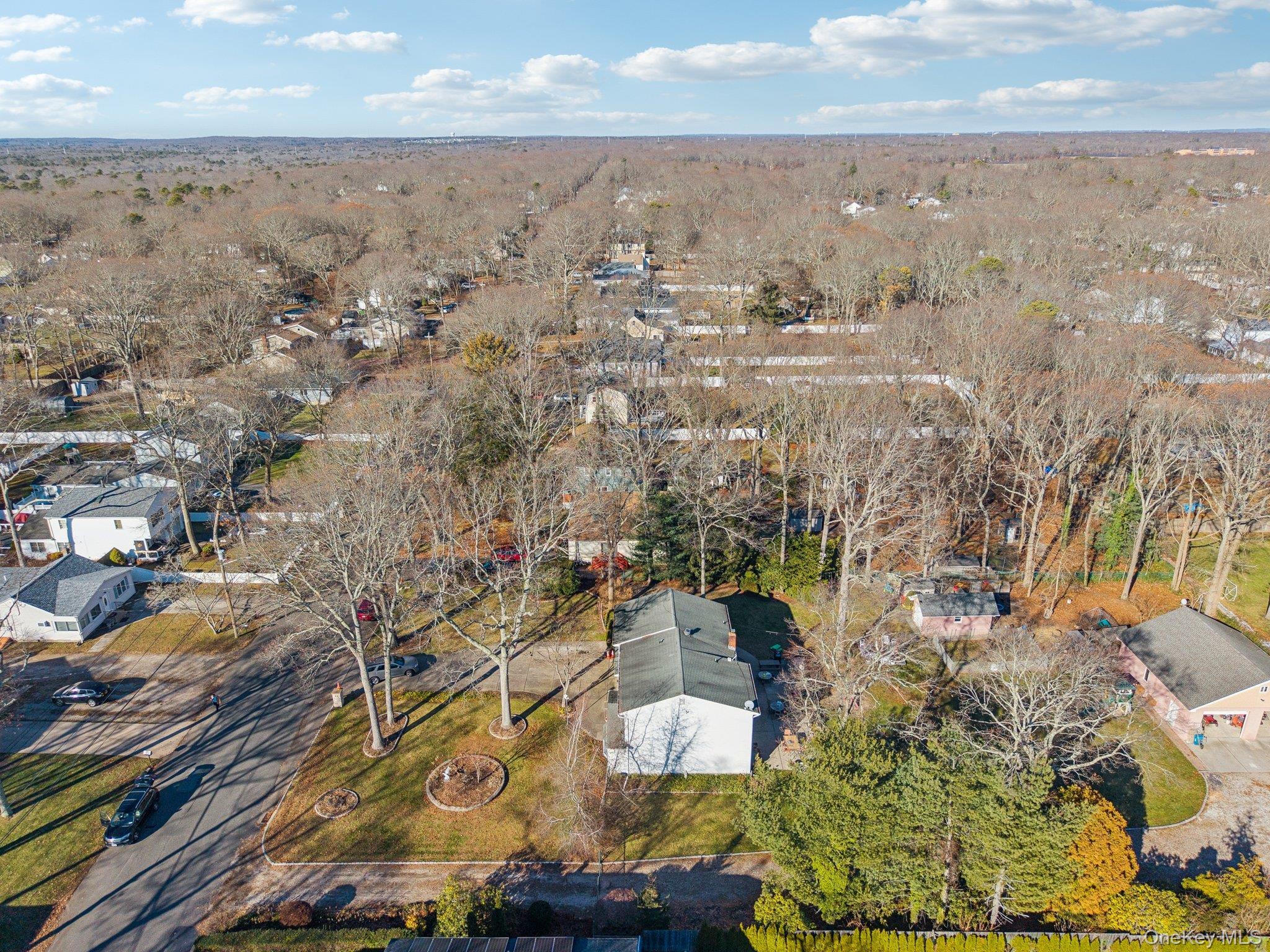 Single Family Auborn  Suffolk County, NY 11967, MLS-944395-40