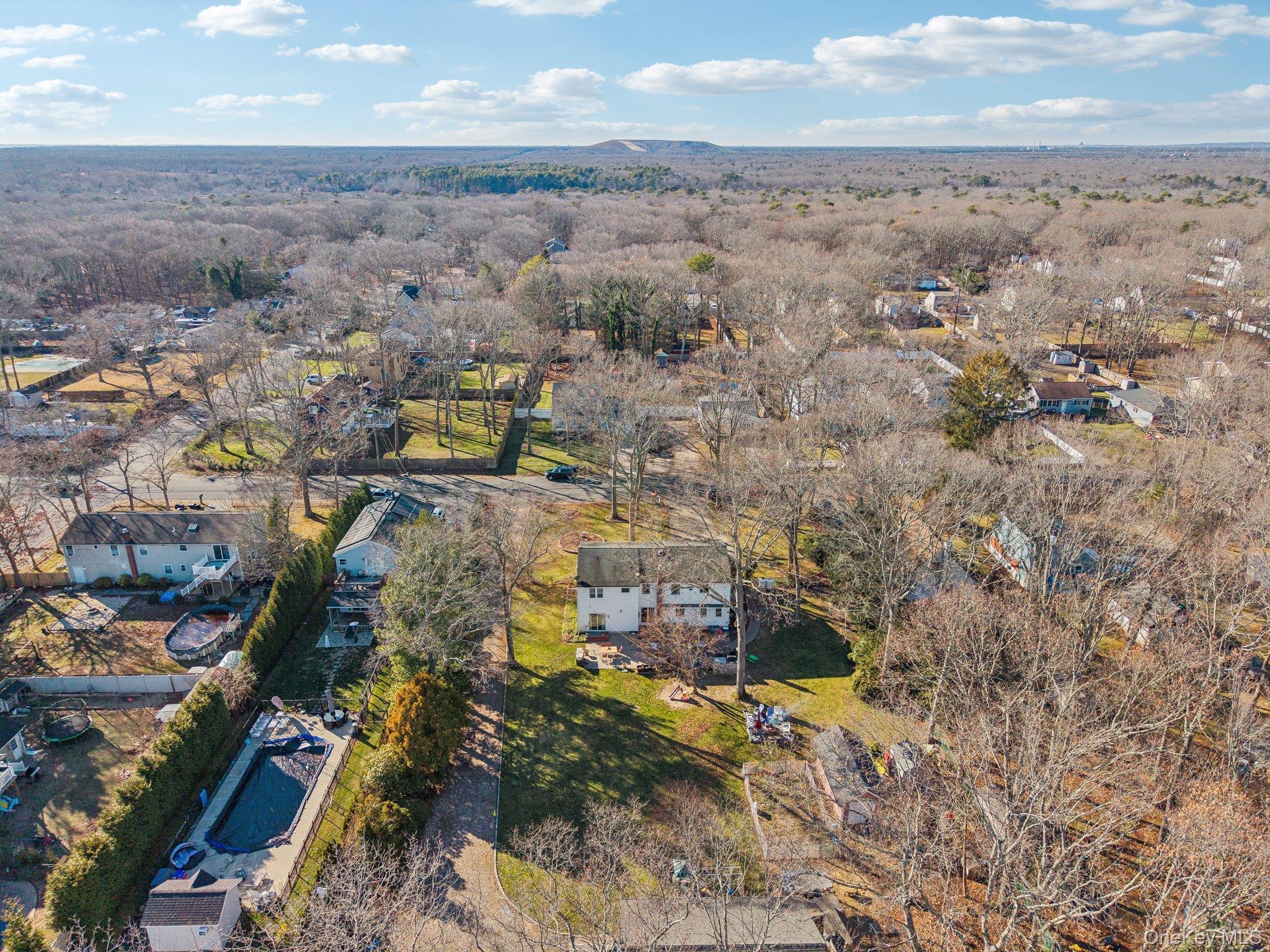 Single Family Auborn  Suffolk County, NY 11967, MLS-944395-41