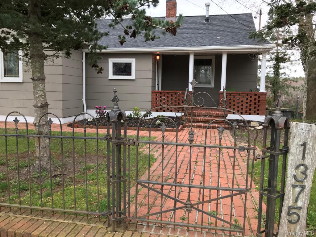 Single Family Main  Suffolk County, NY 11901, MLS-944406-2