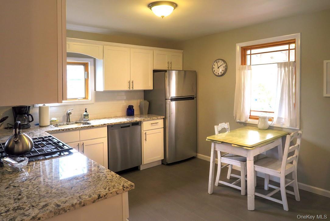 Single Family Main  Suffolk County, NY 11901, MLS-944406-4