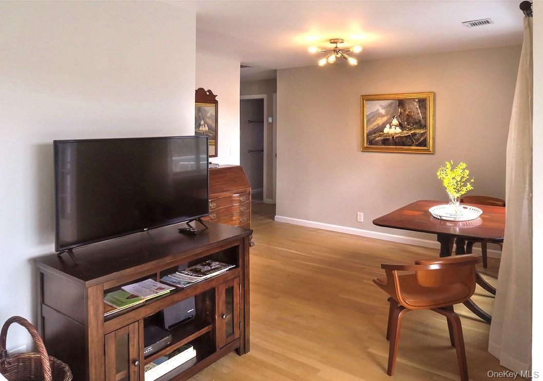 Single Family Main  Suffolk County, NY 11901, MLS-944406-6