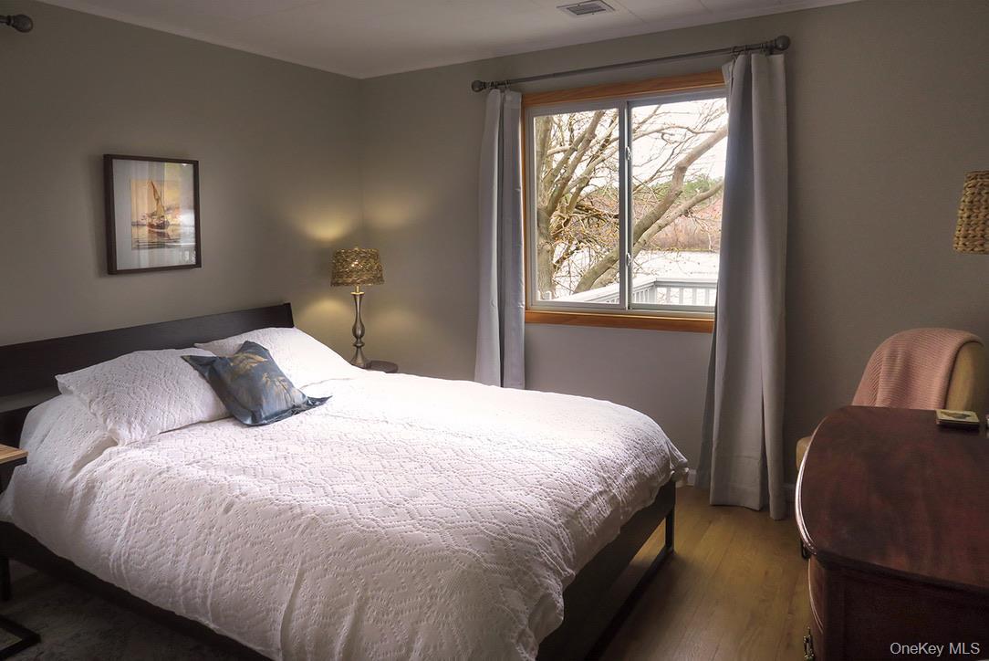 Single Family Main  Suffolk County, NY 11901, MLS-944406-8