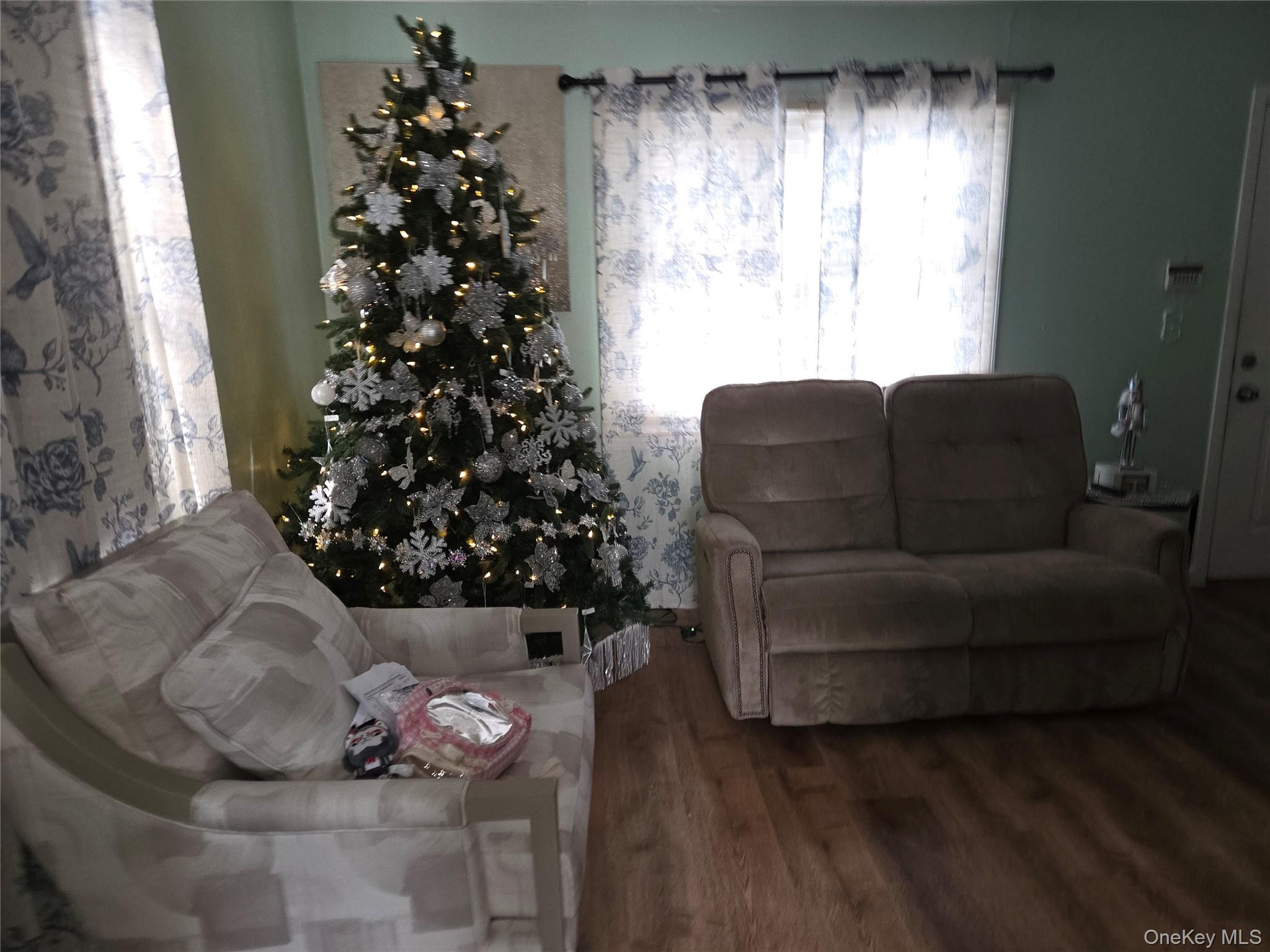 Single Family 44th Suffolk County, NY 11757, MLS-944435-4