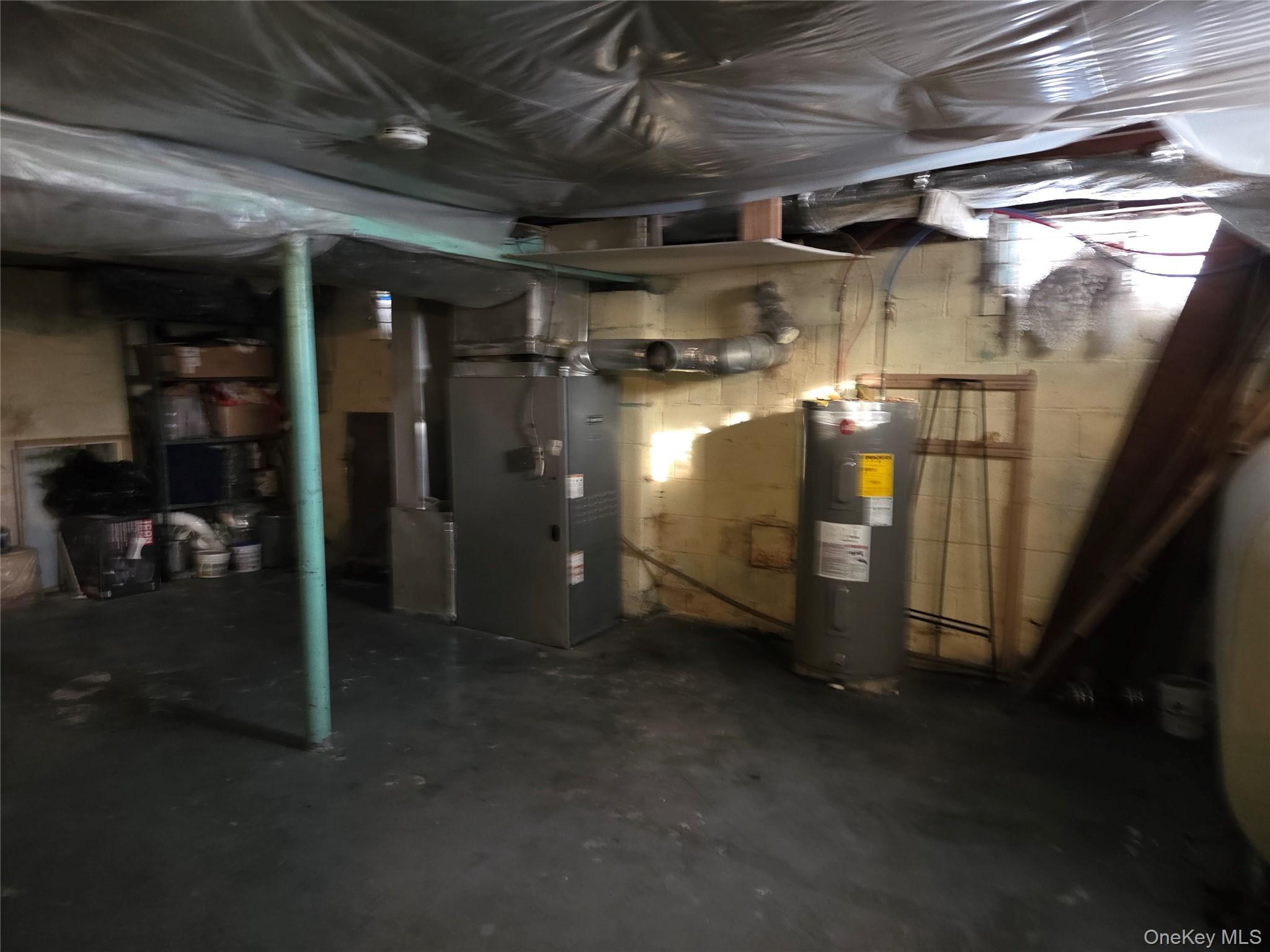 Single Family 44th Suffolk County, NY 11757, MLS-944435-6