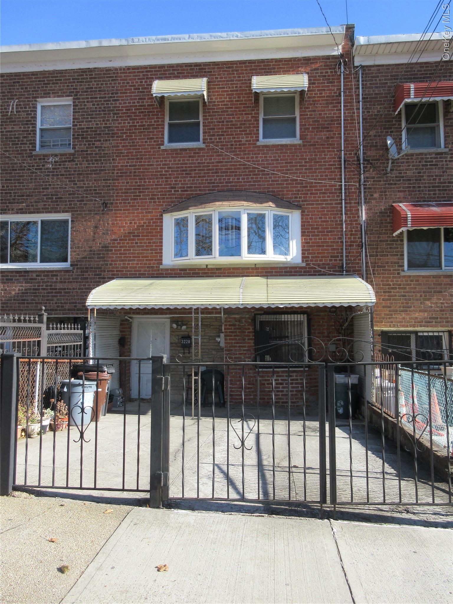 Single Family Tenbroeck  Bronx, NY 10469, MLS-944486-18