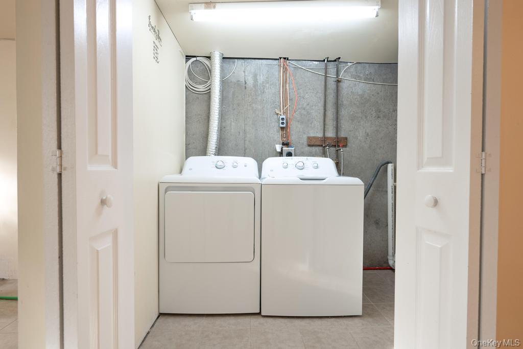 Single Family Radburn  Suffolk County, NY 11776, MLS-944665-28