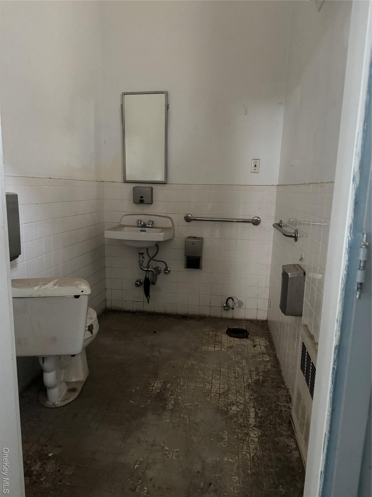 Commercial Lease College  Bronx, NY 10456, MLS-944729-12