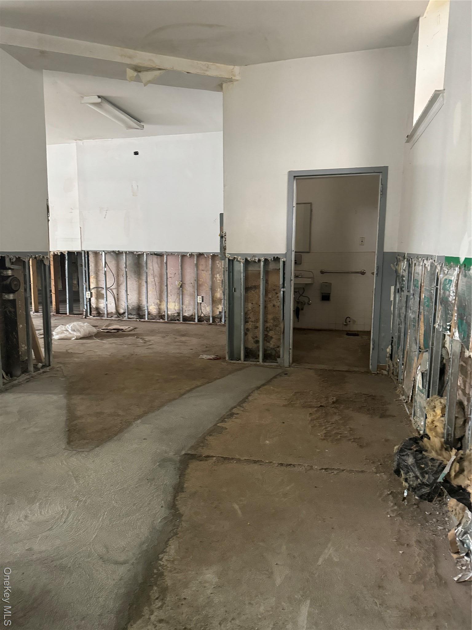 Commercial Lease College  Bronx, NY 10456, MLS-944729-14