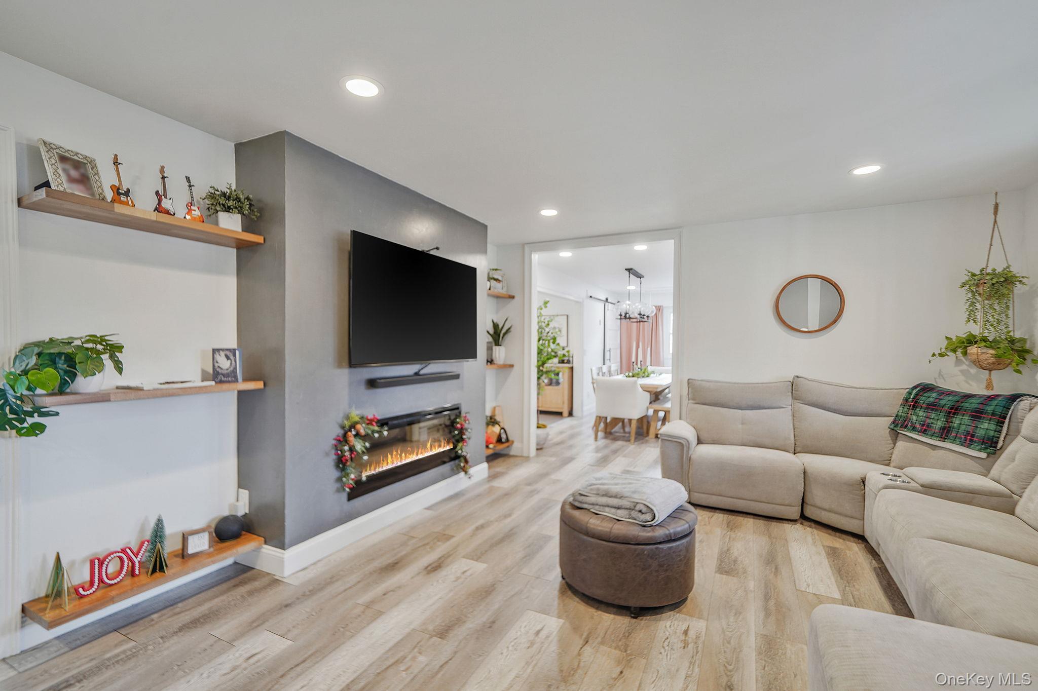 Single Family Pickwick Suffolk County, NY 11790, MLS-944742-11