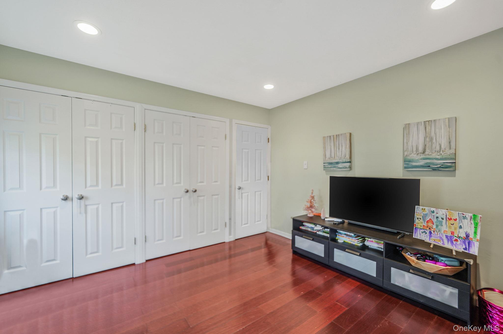 Single Family Pickwick Suffolk County, NY 11790, MLS-944742-18