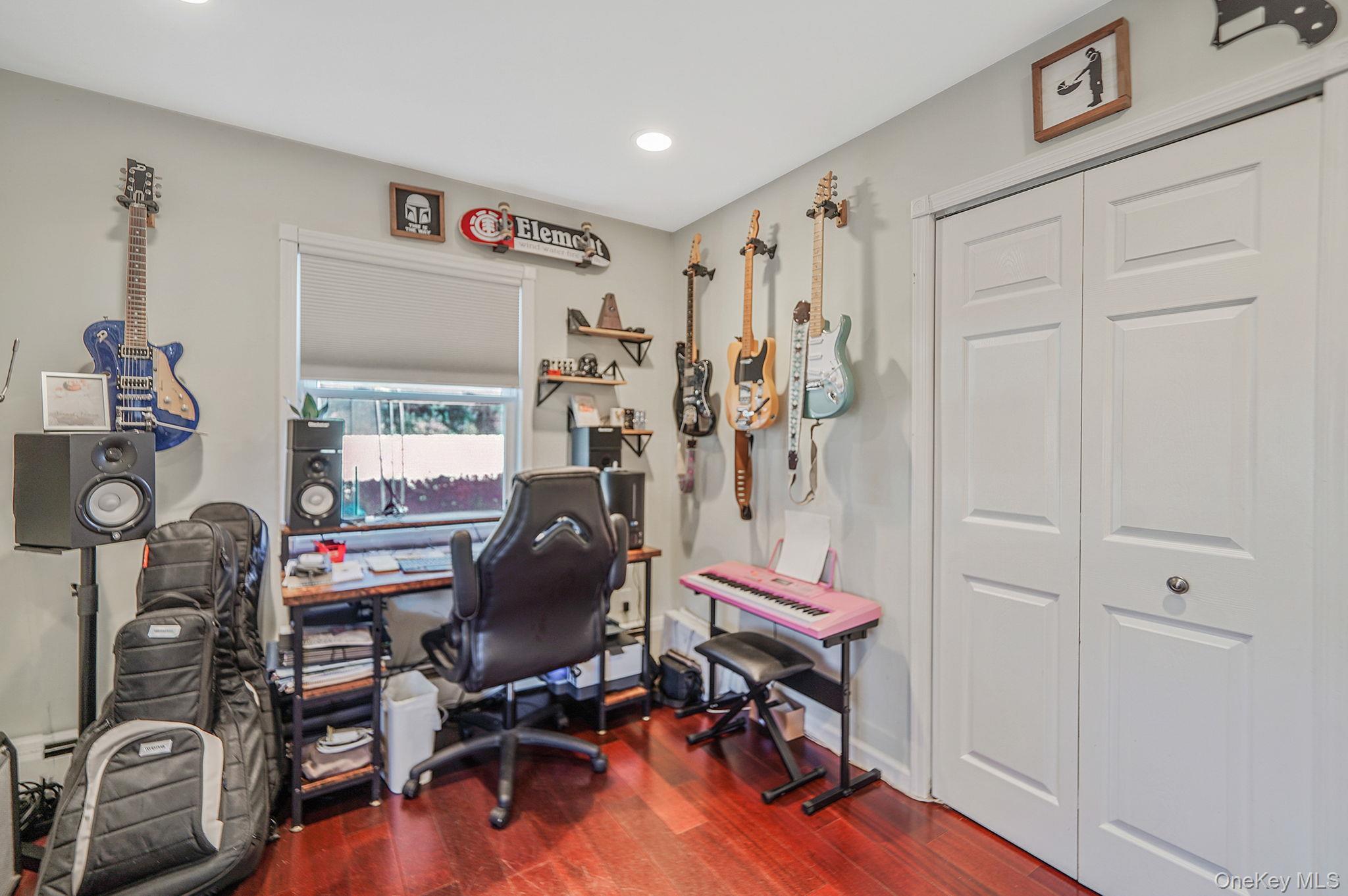 Single Family Pickwick Suffolk County, NY 11790, MLS-944742-20